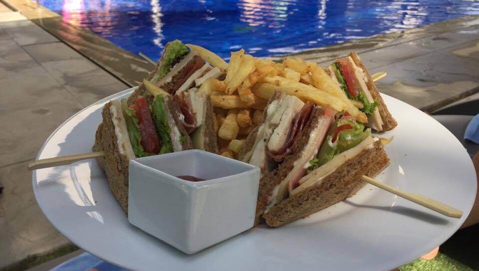 Club Sandwich στο Life Gallery στην Εκάλη
